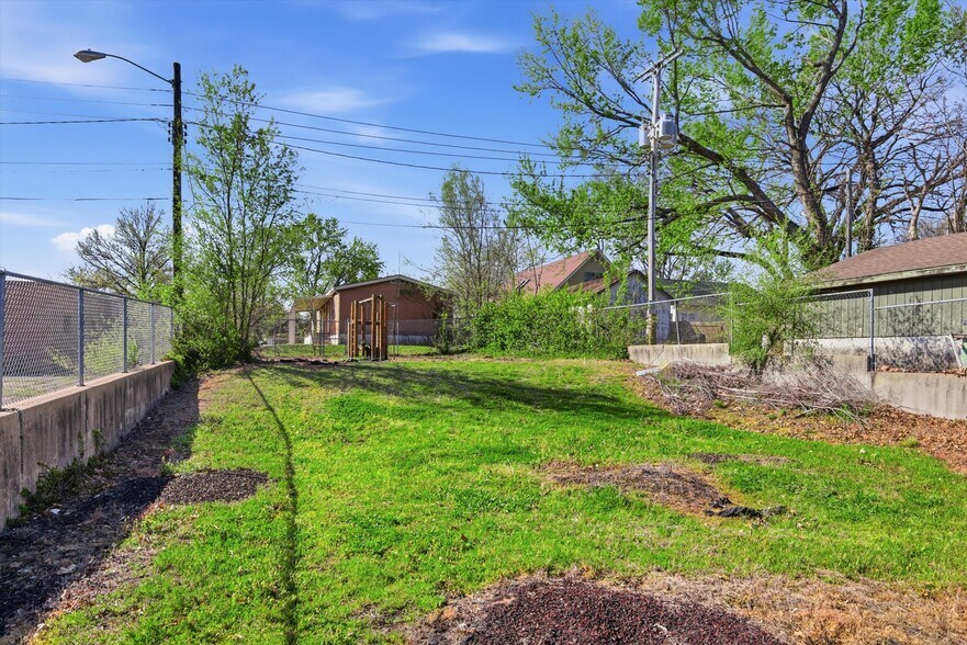 More Photos Of 1009 W Pacific, Osawatomie Schools For Sale