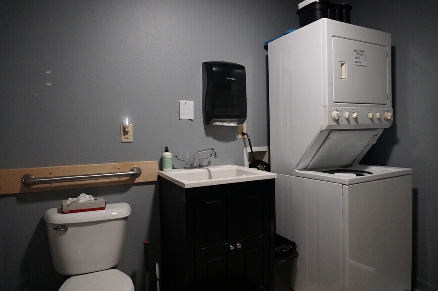 More Photos Of 413 N Main St, Charles City Storefront For Sale