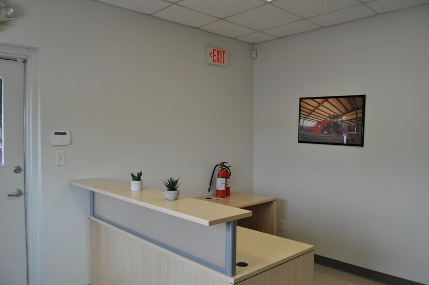 More Photos Of 2333 W Emory Rd, Powell Industrial For Sale