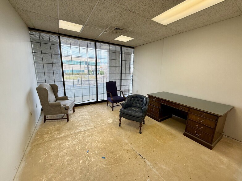 More Photos Of 4700 Old Kingston Pike, Knoxville Office For Lease