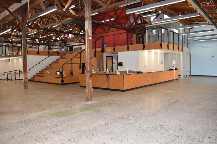 More Photos Of 201 E Broadway St, North Little Rock Freestanding For Lease