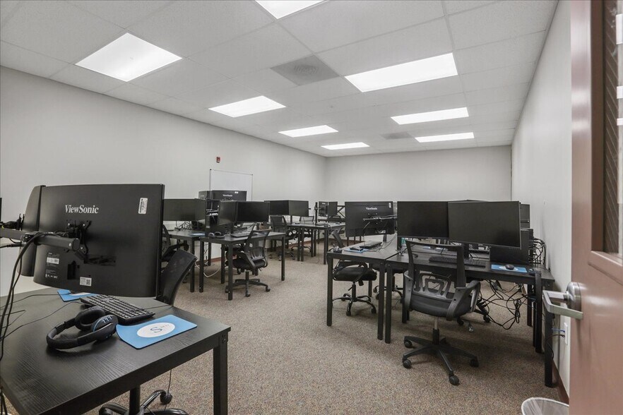 More Photos Of 1921 Broadway St, Lubbock Office For Sale