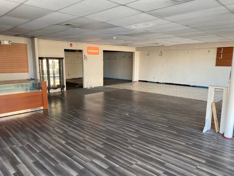 More Photos Of 1 Divinity St, Bristol Storefront Retail Residential For Lease