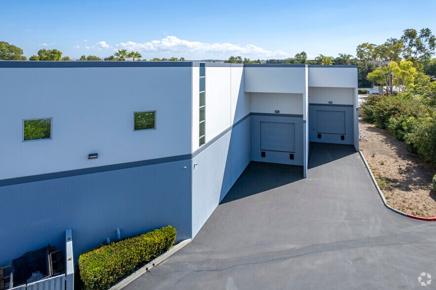 More Photos Of 13955 Stowe Dr, Poway Warehouse For Lease