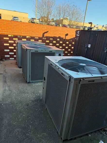 More Photos Of 3415 Golden Rd, Tyler Office For Sale