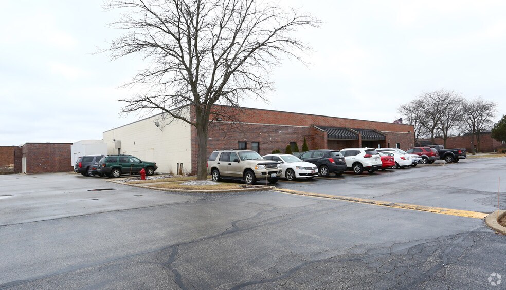 More Photos Of 5350-5360 Keystone Ct, Rolling Meadows Light Distribution For Lease