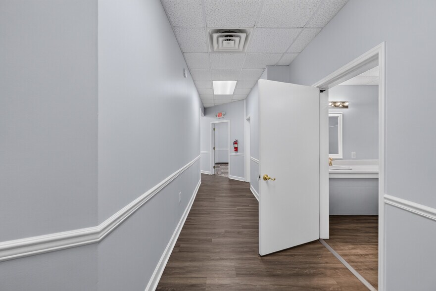 More Photos Of 514 Dabney Rd, Henderson Office For Lease
