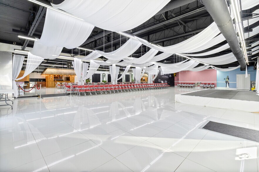 More Photos Of 395 S Ocoee St, Cleveland Showroom For Sale