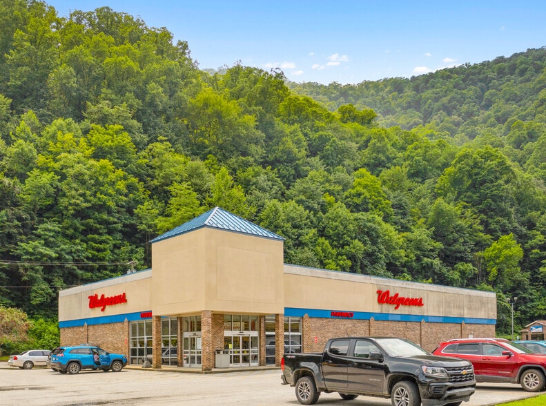 More Photos Of 69 Lewis St, Whitesville Drugstore For Sale
