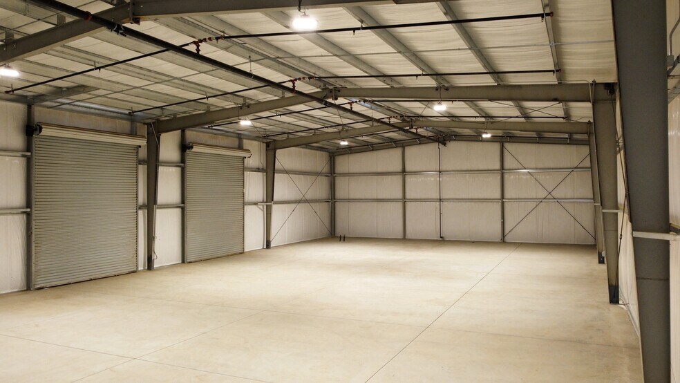 More Photos Of 136,146,156 S Blair Rd, Woodlake Industrial For Lease