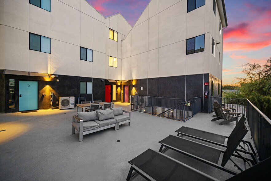 More Photos Of 2301 S Cloverdale Ave, Los Angeles Apartments For Sale