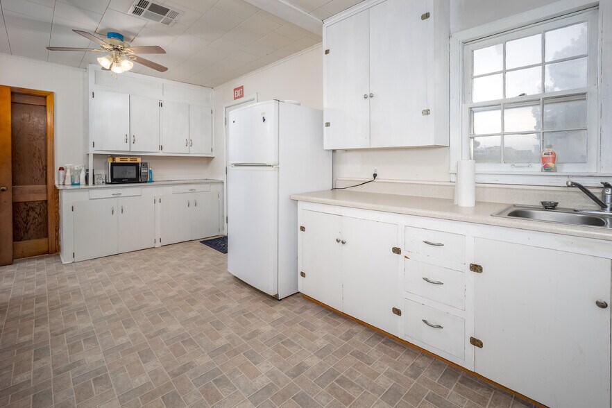 More Photos Of 605 Main st, Velma Religious Facility For Sale