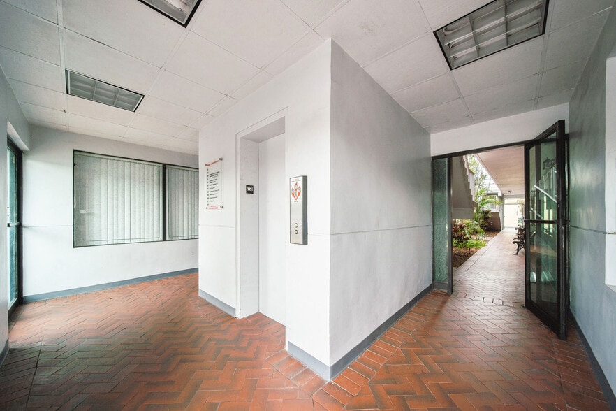 More Photos Of 1900 N University Dr, Pembroke Pines Office For Lease