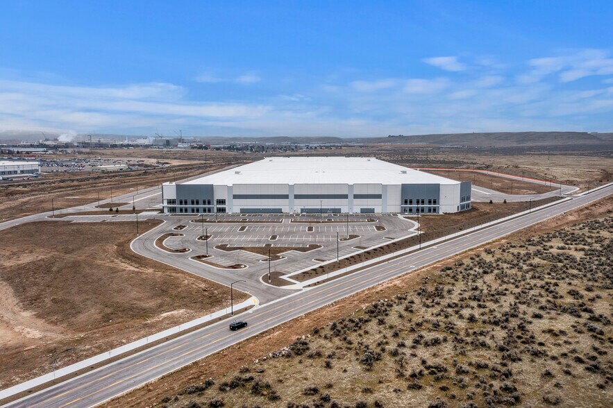 More Photos Of 951 E Gowen Rd, Boise Industrial For Lease