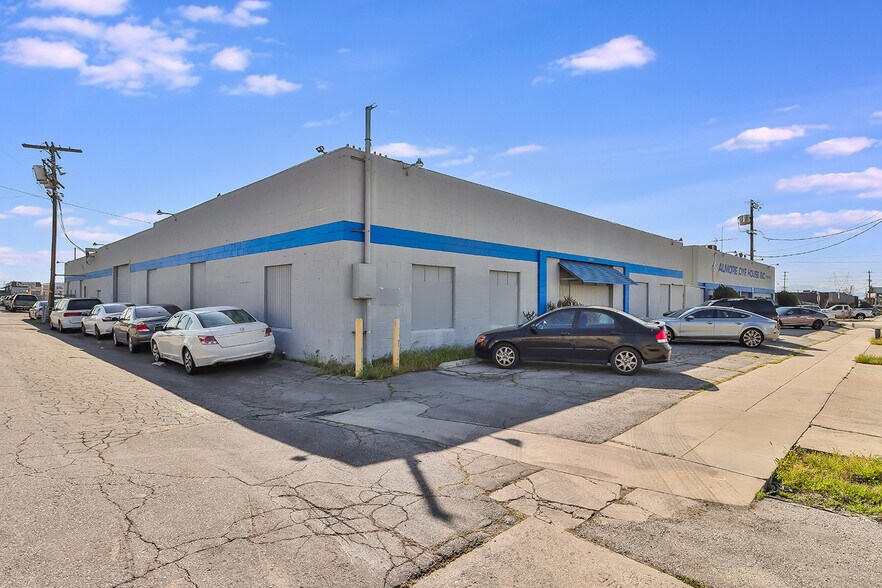 More Photos Of 6846-6856 Tujunga Ave, North Hollywood Manufacturing For Sale