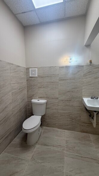 More Photos Of 11300 NW 87th Ct, Hialeah Unknown For Lease