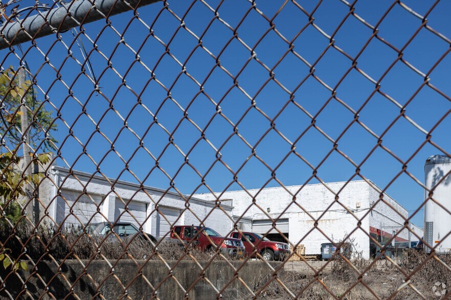 More Photos Of 180 Front St, Hempstead Auto Repair For Sale