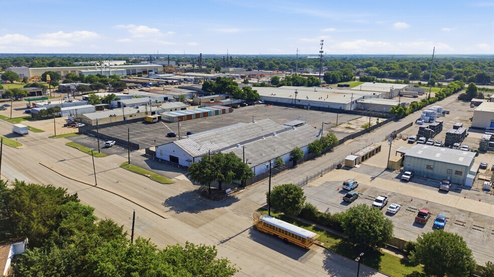 More Photos Of 1824 N 1st St, Garland Warehouse For Lease