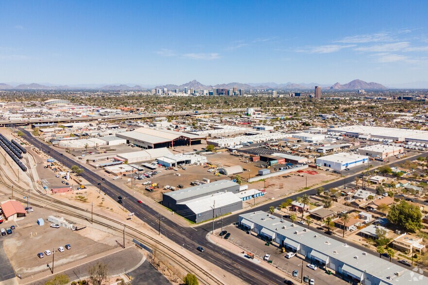 More Photos Of 1880 W Fillmore St, Phoenix Warehouse For Lease