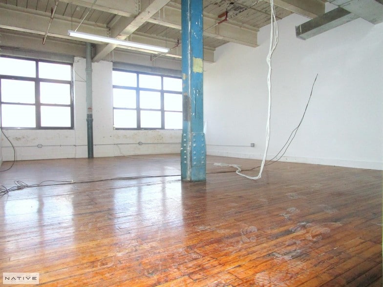 More Photos Of 218 Newell St, Brooklyn Manufacturing For Lease