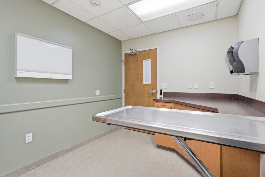 More Photos Of 180 Bear Hill Rd, Waltham Flex For Sale