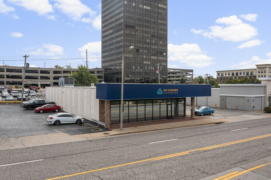 More Photos Of 1026 S Brentwood Blvd, Saint Louis General Retail For Sale