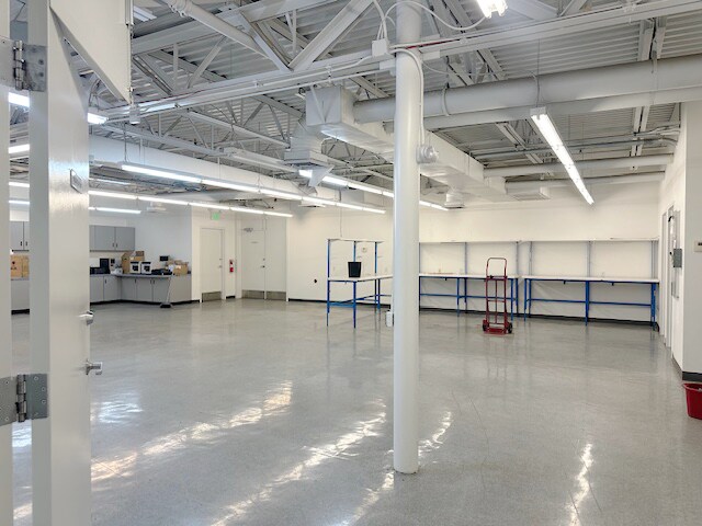 More Photos Of 1929 W Lone Cactus Dr, Phoenix Light Distribution For Lease