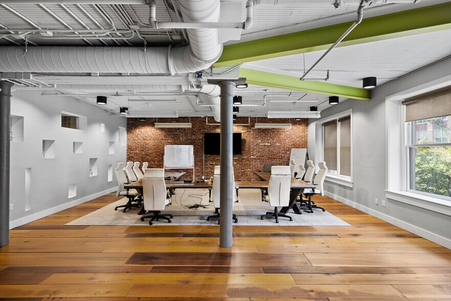 More Photos Of 118-122 E Main St, Louisville Office For Lease