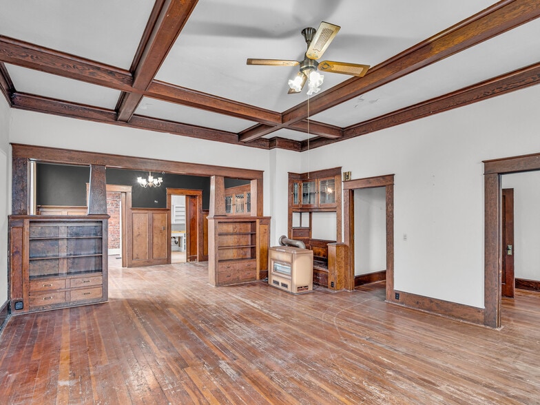More Photos Of 811 E 1st St, Newberg Storefront Retail Residential For Lease
