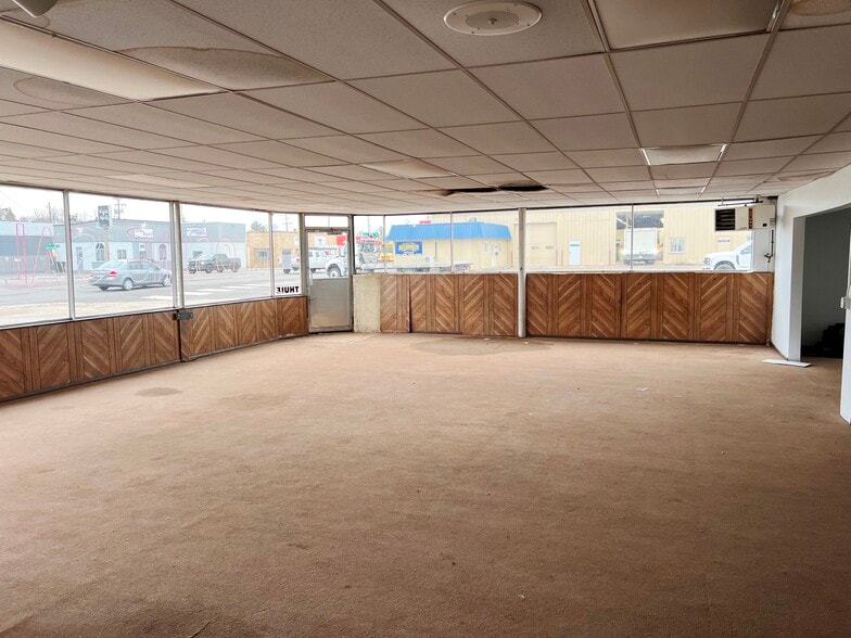 More Photos Of 22 Washington St, Brainerd Auto Dealership For Sale