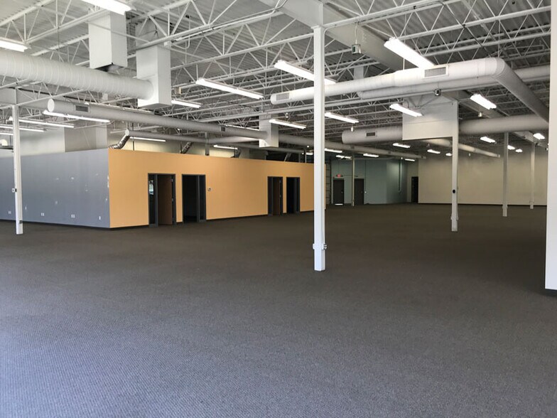 More Photos Of 9201 E Bloomington Fwy, Bloomington Distribution For Lease