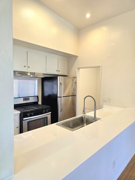 More Photos Of 4208 Russell Ave, Los Angeles Apartments For Sale