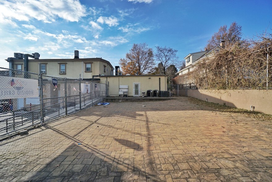 More Photos Of 35 Androvette St, Staten Island Storefront Retail Residential For Lease