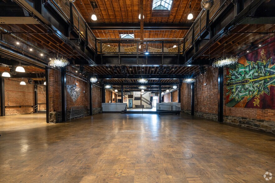 More Photos Of 316-318 Guilford Ave, Baltimore Bar For Sale