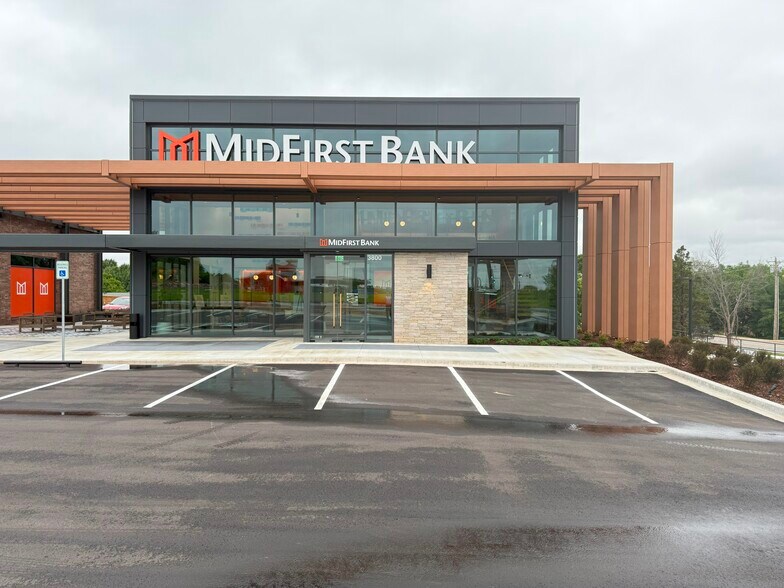 More Photos Of 3800 E 15th St, Edmond General Retail For Lease