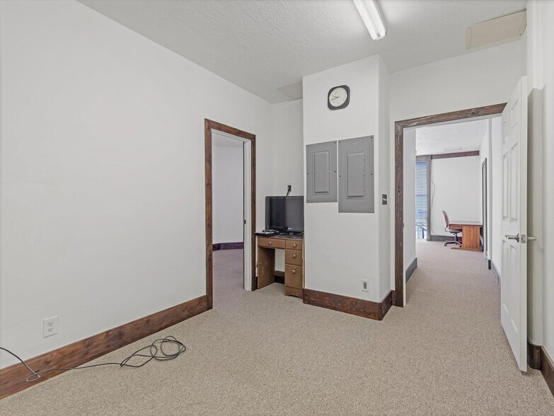 More Photos Of 1355 W 465 S, Orem Manufacturing For Sale