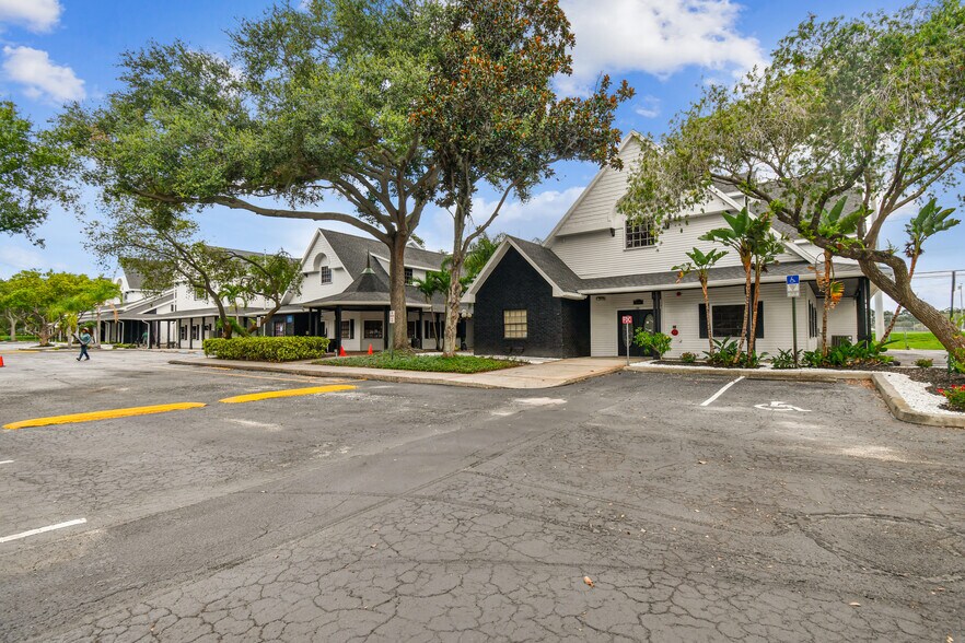 More Photos Of 300 E Bay Dr, Largo Office For Lease