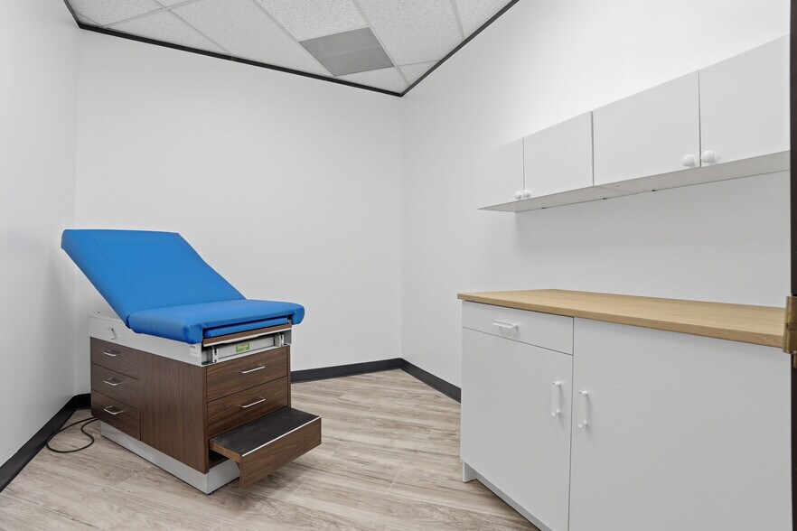 More Photos Of 7011 Harwin Dr, Houston Medical For Lease