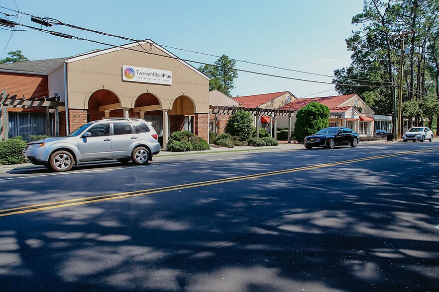 More Photos Of 670 SW Broad St, Southern Pines Office For Lease