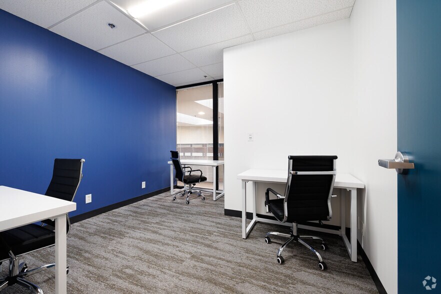 More Photos Of 2055 Craigshire Rd, Saint Louis Office For Lease