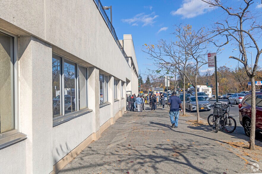 More Photos Of 696 E Fordham Rd, Bronx Office For Lease