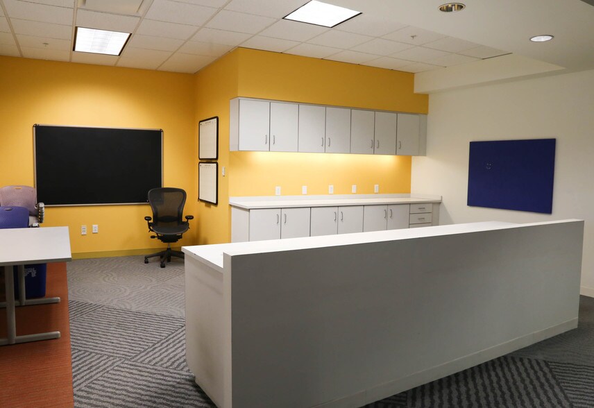 More Photos Of 1000 GSK Dr, Coraopolis Office For Sale
