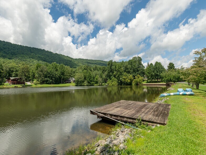 More Photos Of 8826 Boylston Hwy, Mills River Flex For Sale