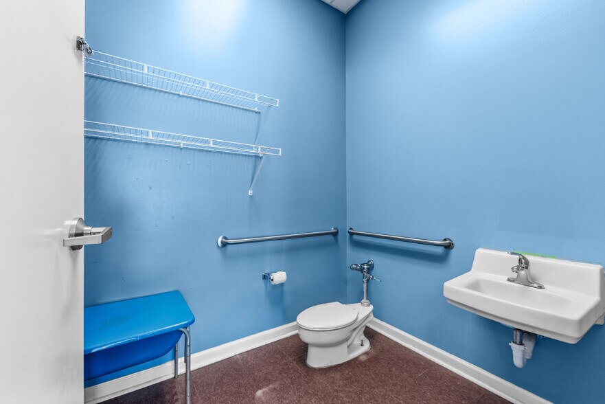 More Photos Of 480 Henrietta St, Kingsland Flex For Sale