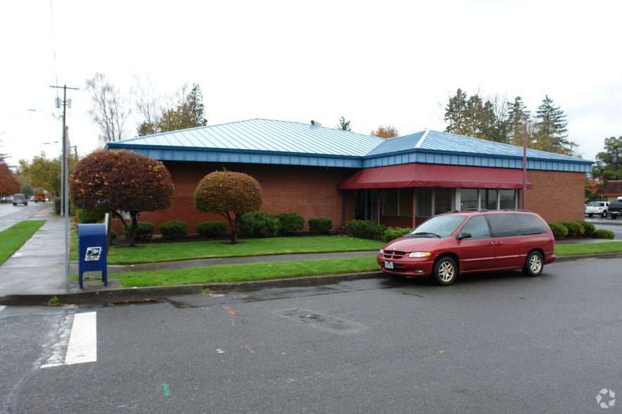 More Photos Of 202-204 NE Kelly Ave, Gresham Office For Sale