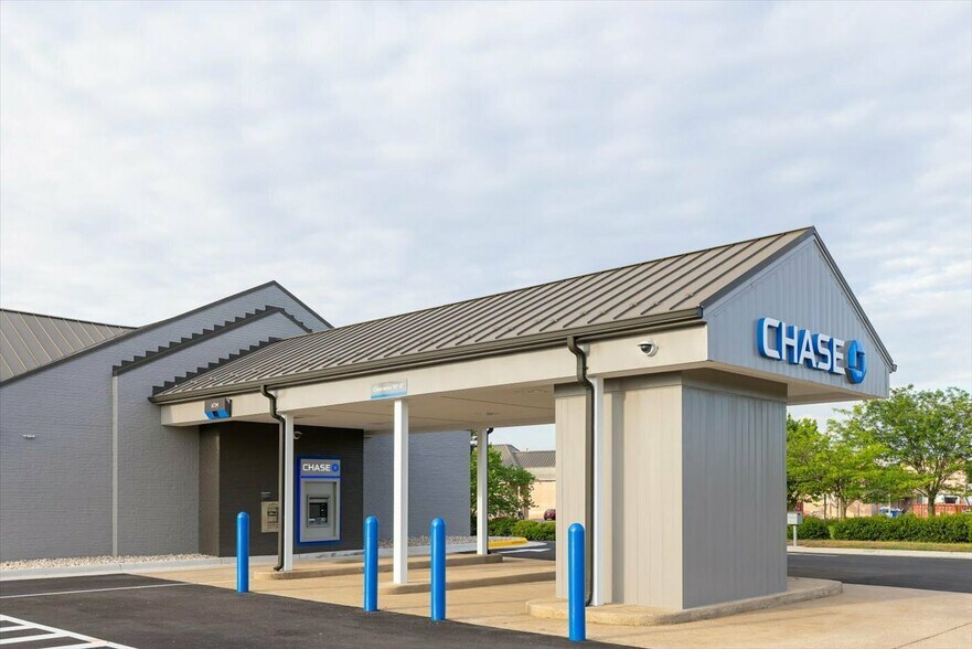 More Photos Of 25 Banks Ford Pky, Fredericksburg Bank For Sale
