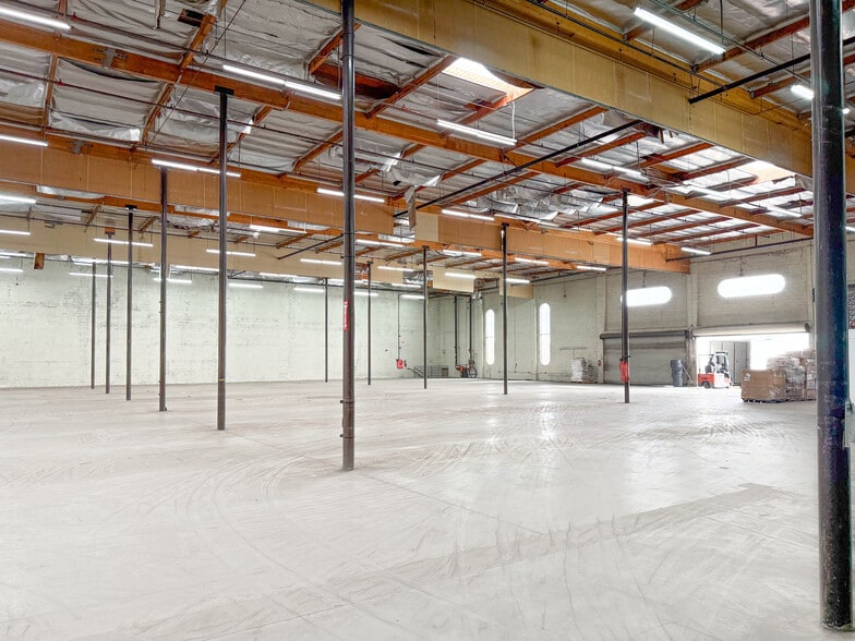 More Photos Of 2335 E 27th St, Los Angeles Warehouse For Lease