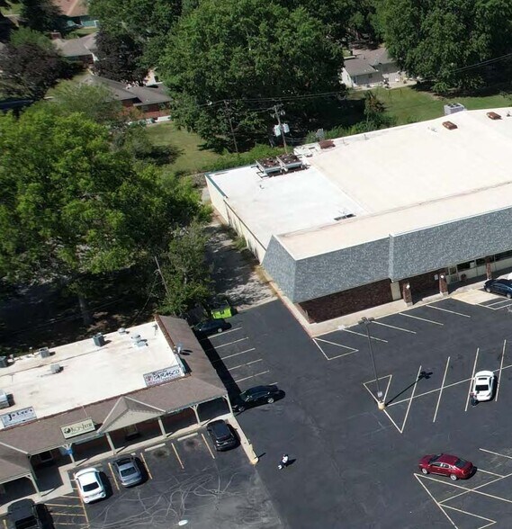 More Photos Of 7506 Raytown Rd, Kansas City Storefront For Lease