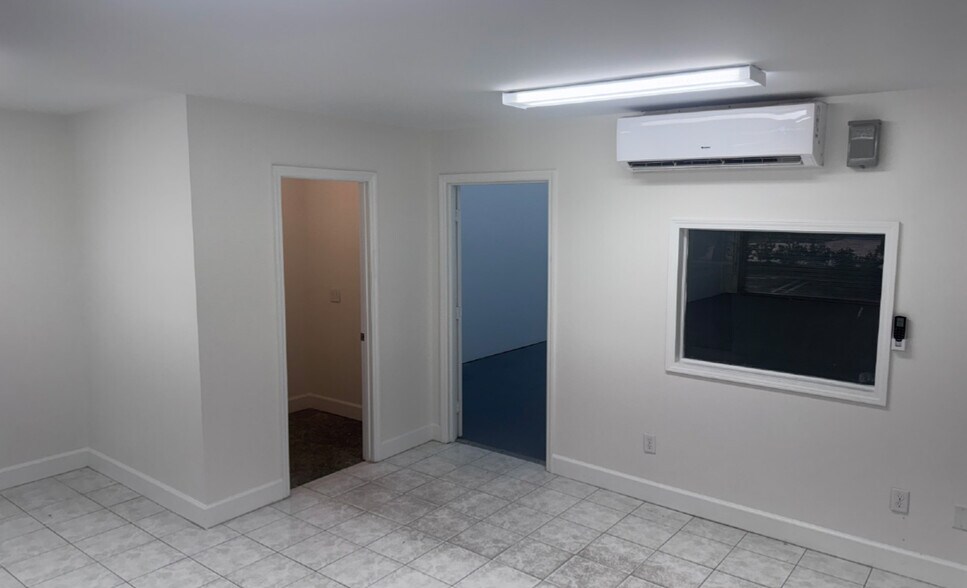 More Photos Of 1726-1738 SW Biltmore St, Port Saint Lucie Light Manufacturing For Lease