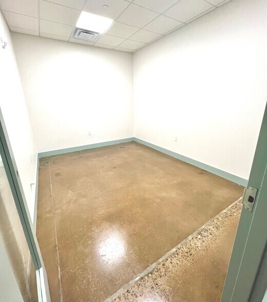 More Photos Of 142 5th St, Edmond Specialty For Lease